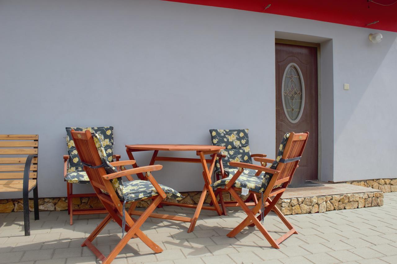 Petunia-Dom S Dvoma Spalnami Bešeňová Exterior foto